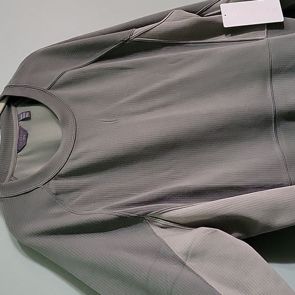 NWT Danskin Ladies Large Crop Pullover *C8 - Picture 3 of 4